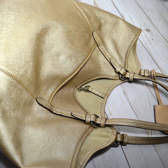 COACH F26103 Peyton Saffiano Leather Large Tote - Picture 5 of 9